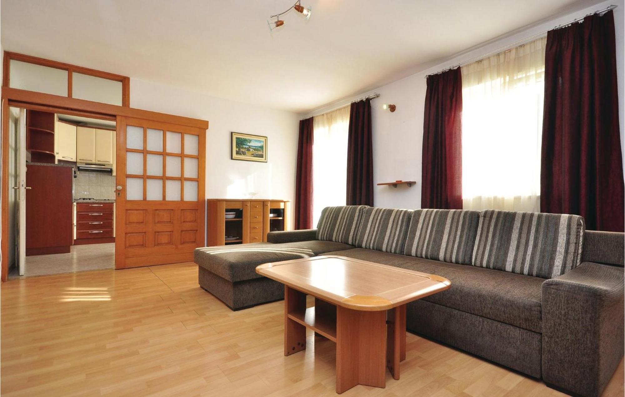 3 Bedroom Awesome Apartment In Пучишча Екстериор снимка