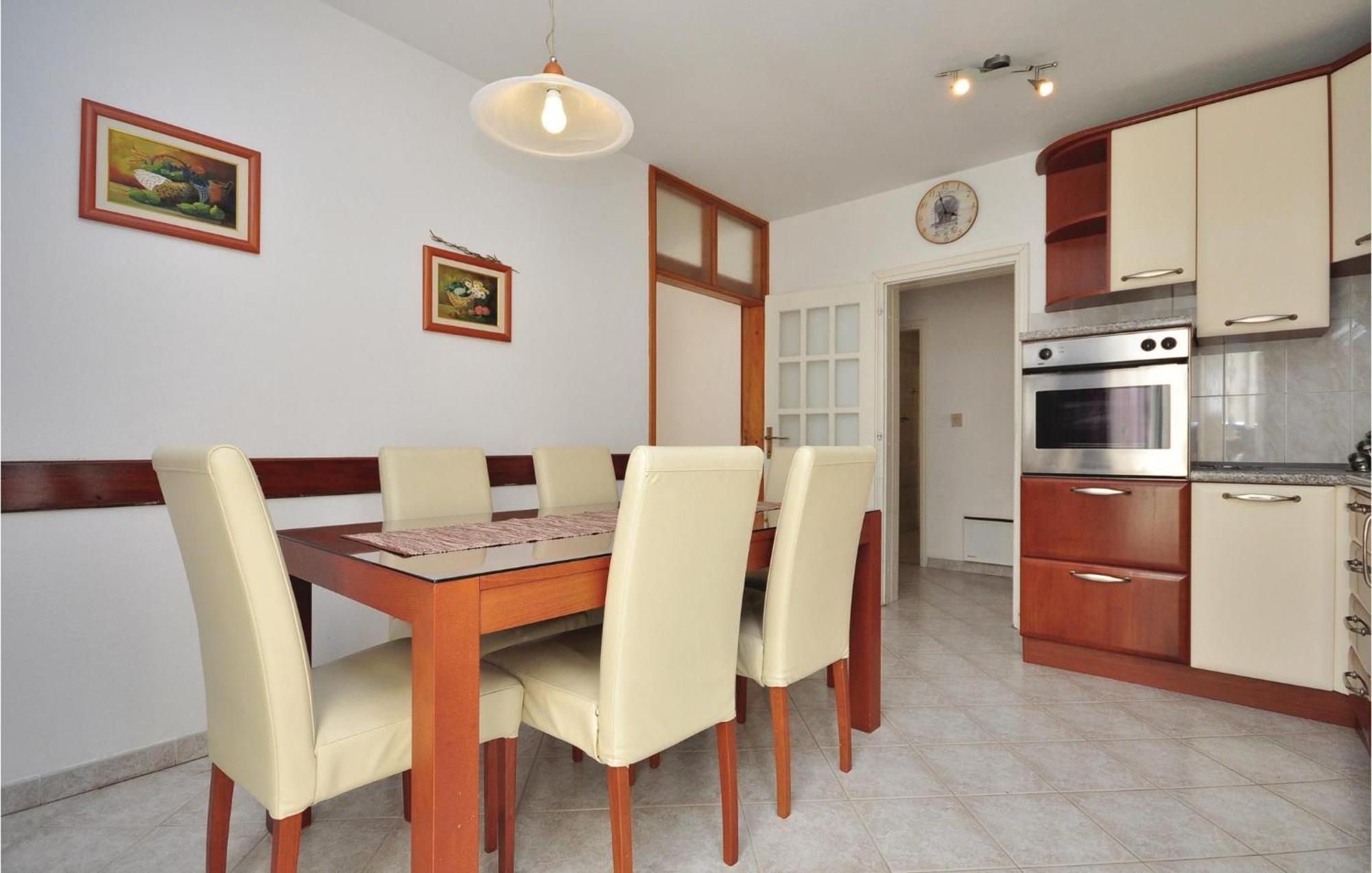 3 Bedroom Awesome Apartment In Пучишча Екстериор снимка