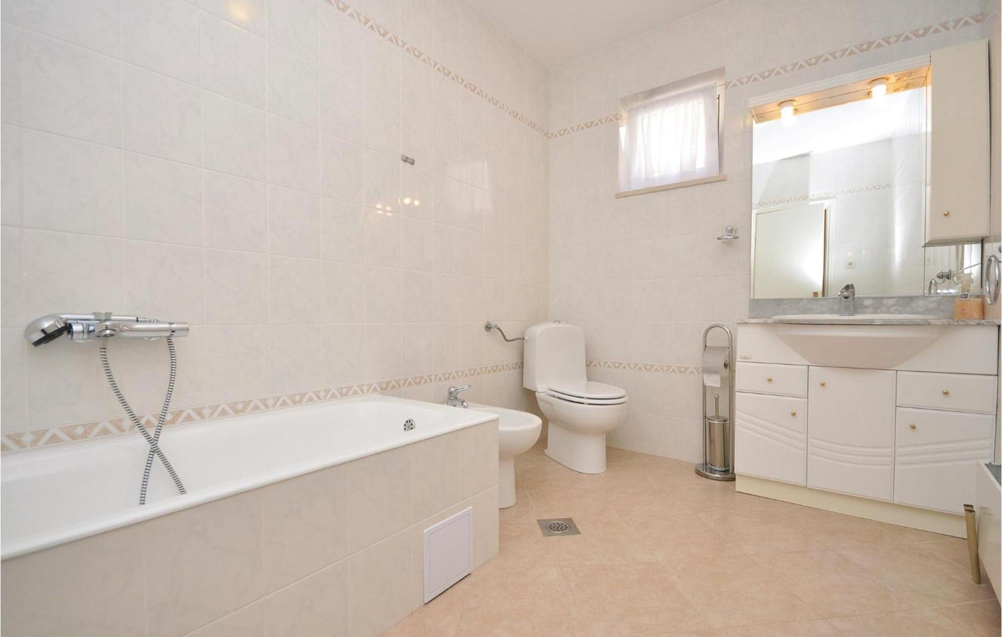 3 Bedroom Awesome Apartment In Пучишча Екстериор снимка