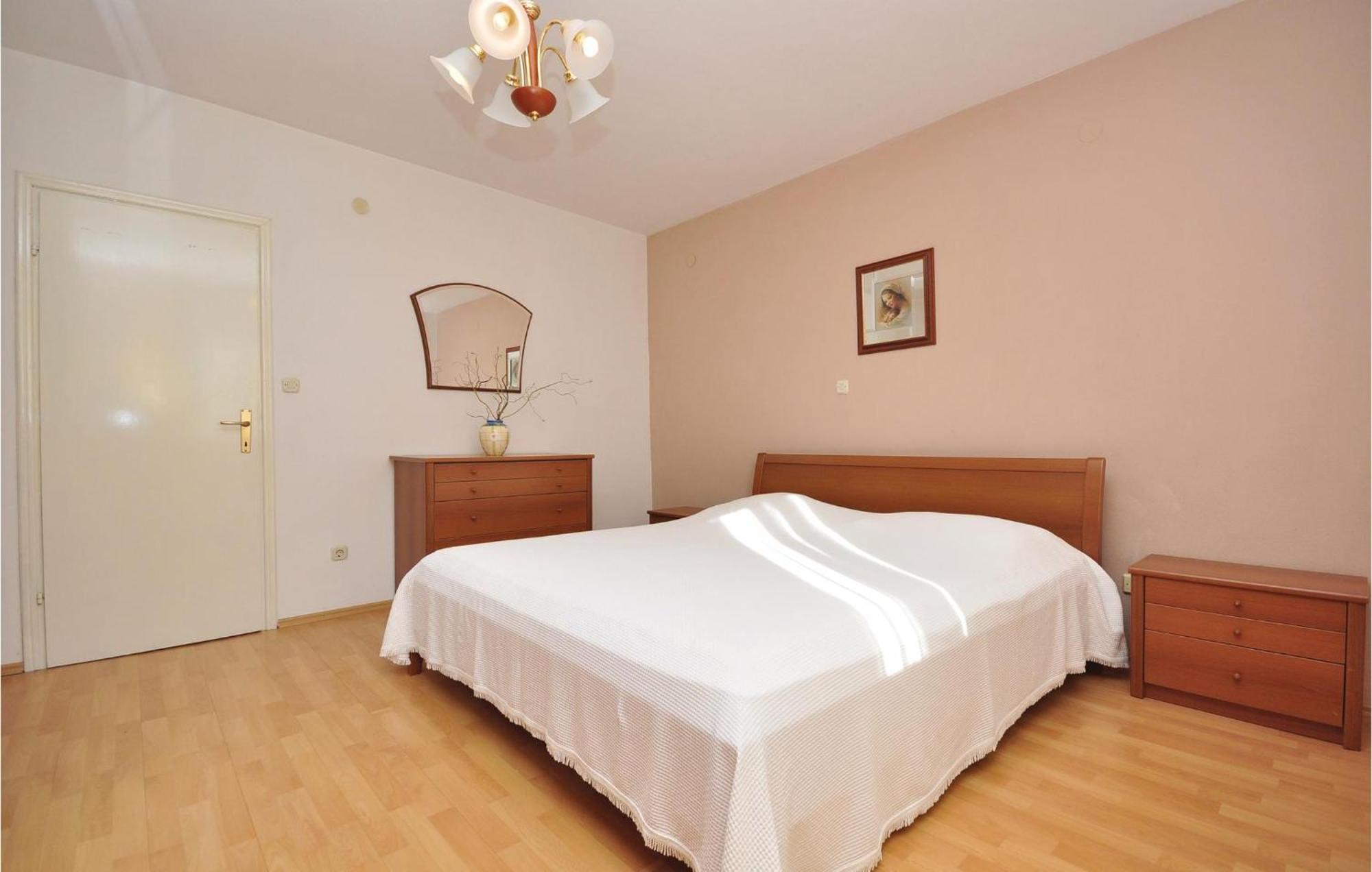 3 Bedroom Awesome Apartment In Пучишча Екстериор снимка