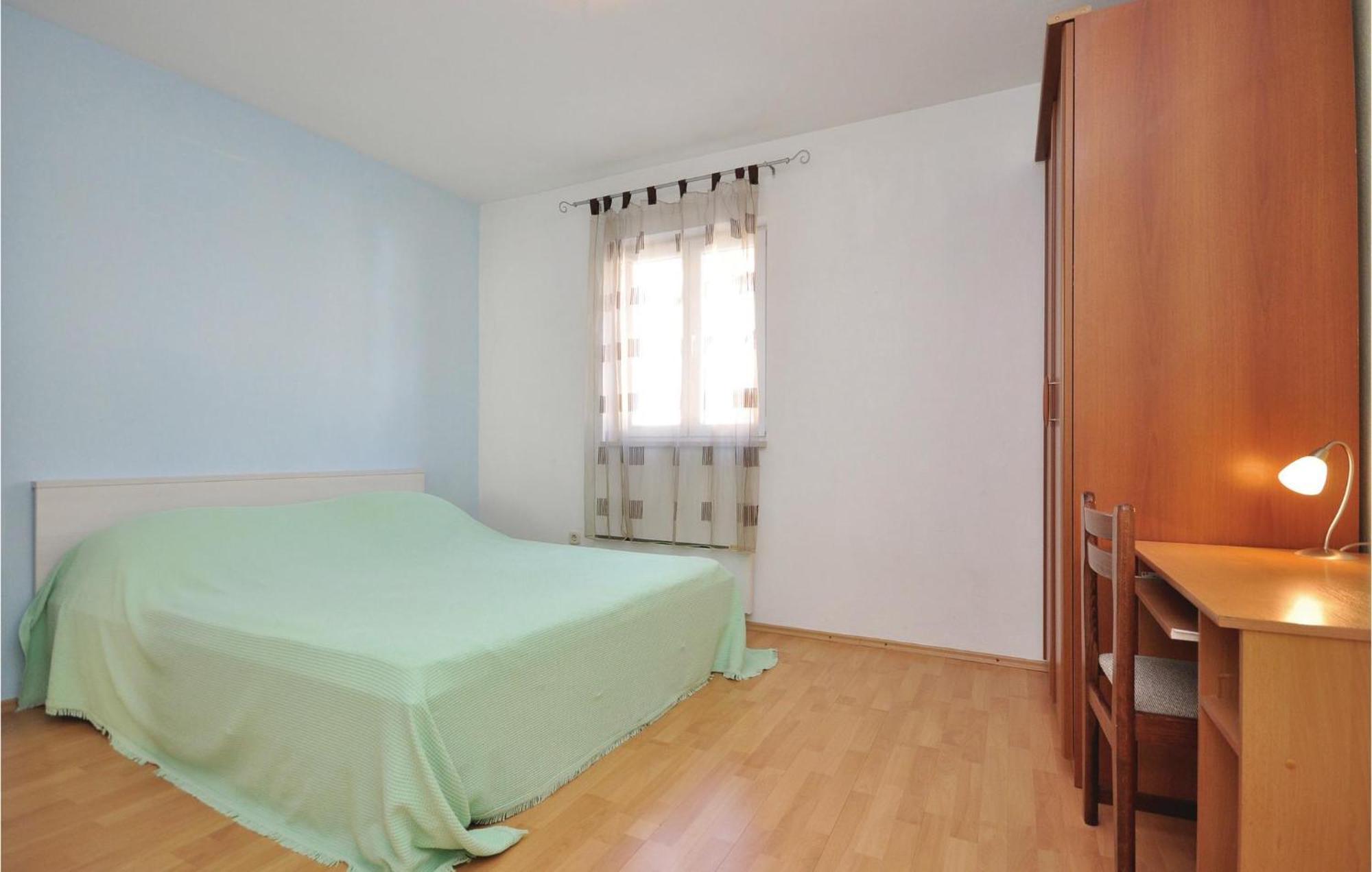 3 Bedroom Awesome Apartment In Пучишча Екстериор снимка
